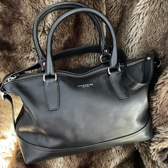 Coach Handbags - ⏬⭐️Host Pick⭐️Coach Molly leather handbag